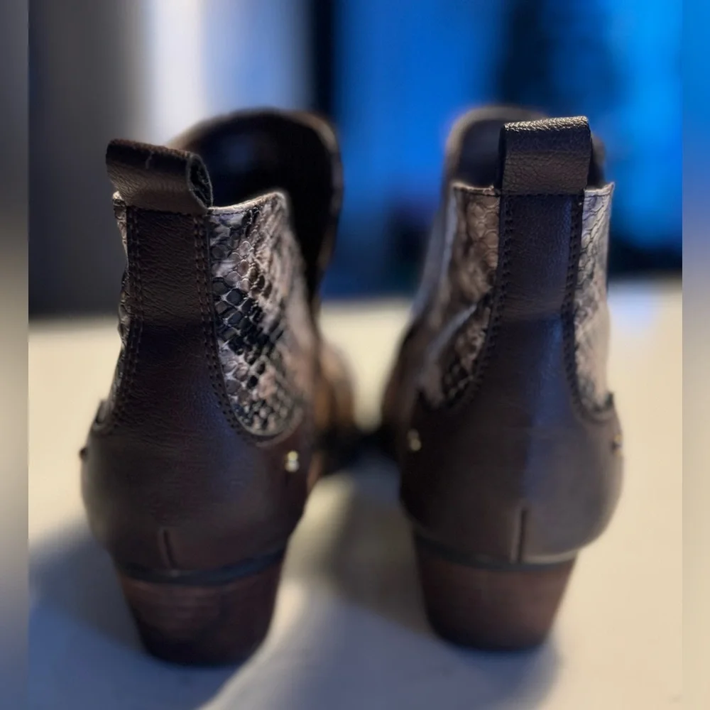 Snakeskin Patterned Brown Ankle Boots Western Boho Chic Size 10M
